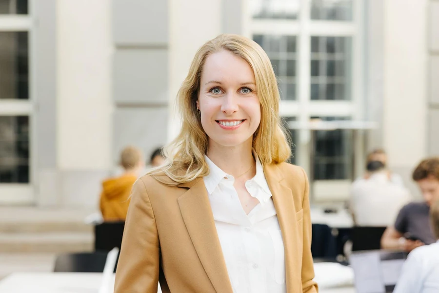Elmira van den Broek